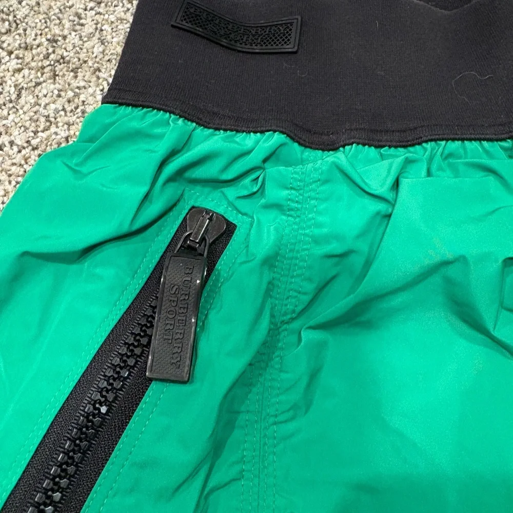 Burberry sport green mini skirt size 4 - Picture 4 of 6